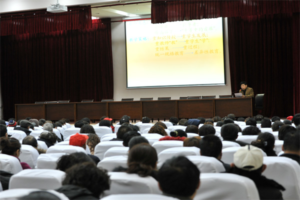 新聞名稱：初一年級家(jiā)長學校開(kāi)班
添加日期：2011-04-08 10:24:33
浏覽次數(shù)：4895