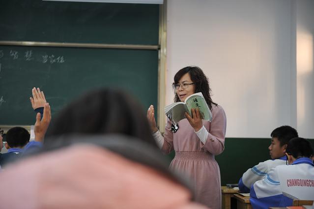 新聞名稱：語文優質課比賽之魯玉萍老師(shī)
添加日期：2013-11-29 07:51:09
浏覽次數(shù)：3745