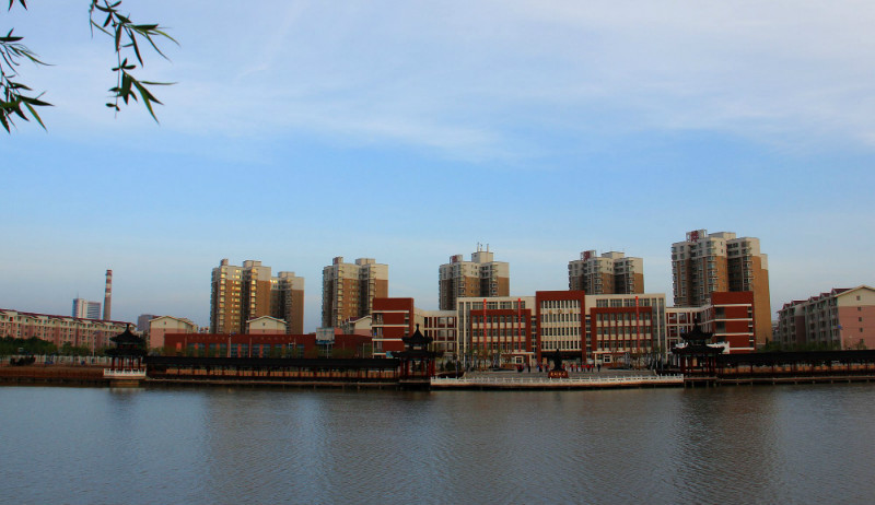 新聞名稱：最美校園--甯夏中衛中學（喬梅攝影(yǐng)）
添加日期：2015-05-13 17:41:43
浏覽次數(shù)：3753