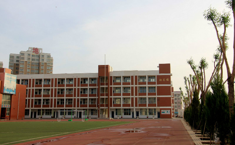 新聞名稱：最美校園--甯夏中衛中學（喬梅攝影(yǐng)）
添加日期：2015-05-13 17:43:42
浏覽次數(shù)：4271