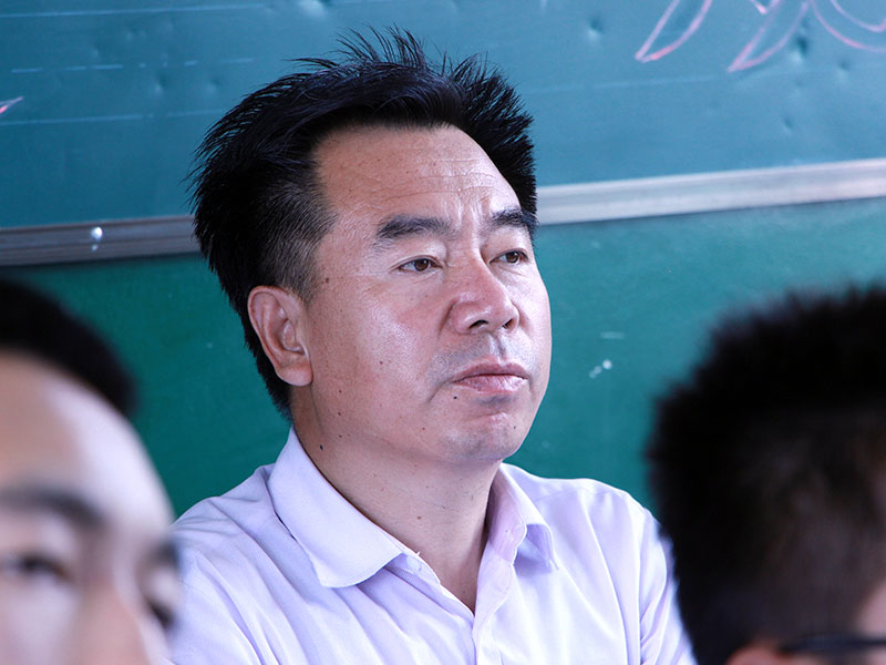 新聞名稱：黃熹校長深入初三課堂檢查中考複習
添加日期：2016-06-07 15:07:17
浏覽次數(shù)：4626