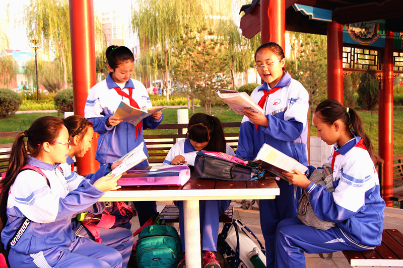 新聞名稱：湖(hú)邊晨讀好風景
添加日期：2016-09-20 10:36:05
浏覽次數(shù)：3550