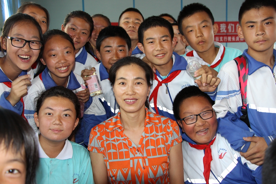 新聞名稱：可(kě)愛(ài)的老師(shī)
添加日期：2017-12-10 22:28:50
浏覽次數(shù)：3720