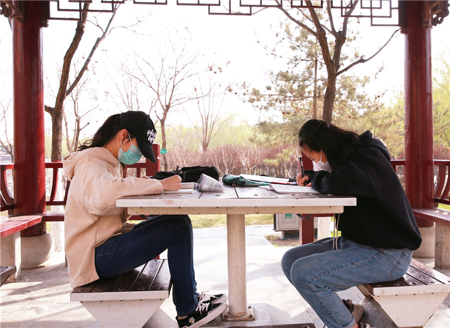 新聞名稱：油城處處聞書(shū)香
添加日期：2020-04-07 15:49:16
浏覽次數(shù)：1498